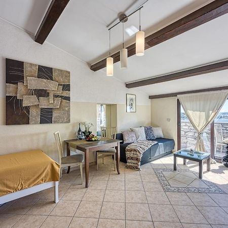 Old Town Apartments In Umag Luaran gambar