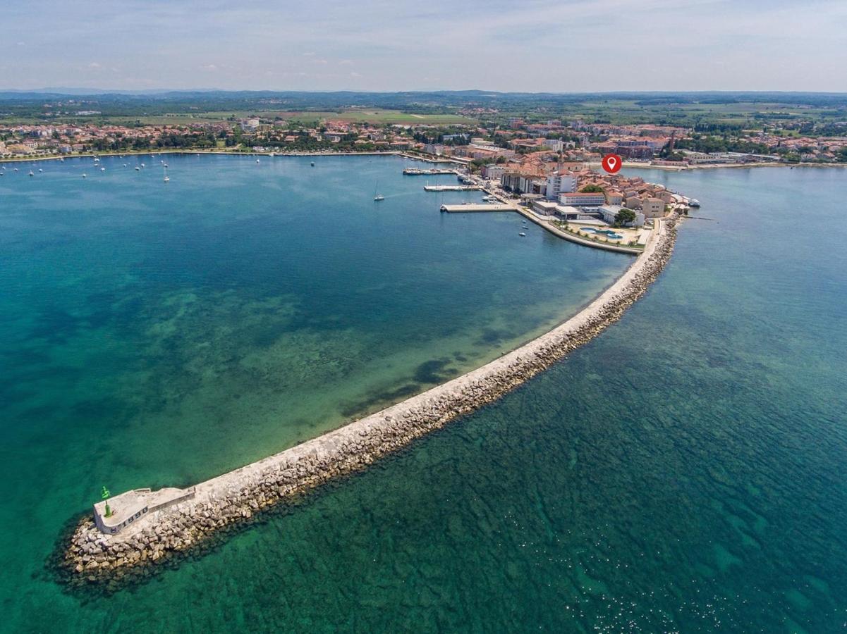 Old Town Apartments In Umag Luaran gambar