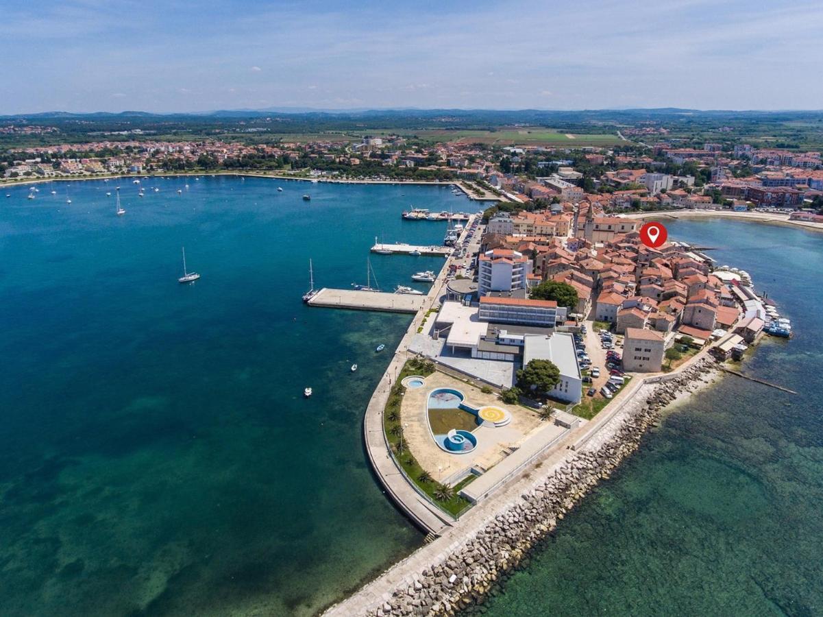 Old Town Apartments In Umag Luaran gambar