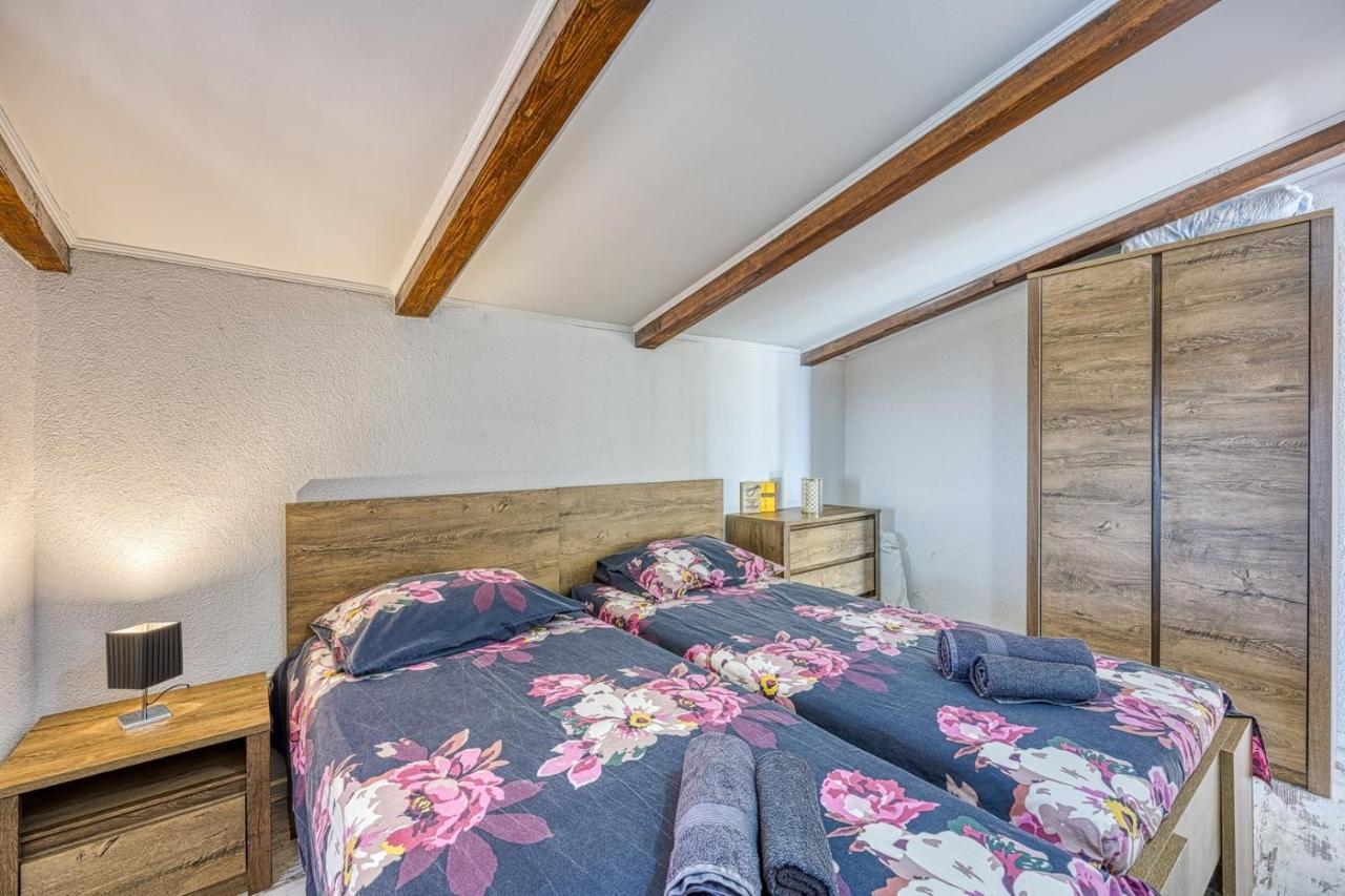 Old Town Apartments In Umag Luaran gambar