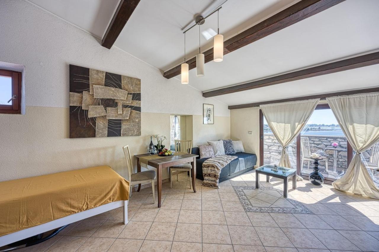 Old Town Apartments In Umag Luaran gambar