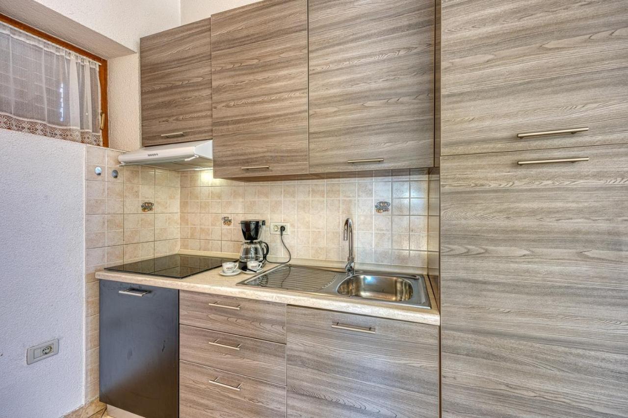 Old Town Apartments In Umag Luaran gambar