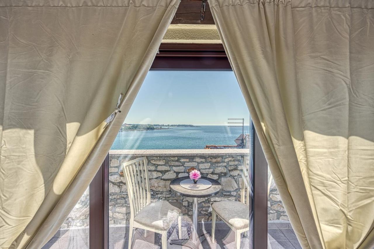 Old Town Apartments In Umag Luaran gambar