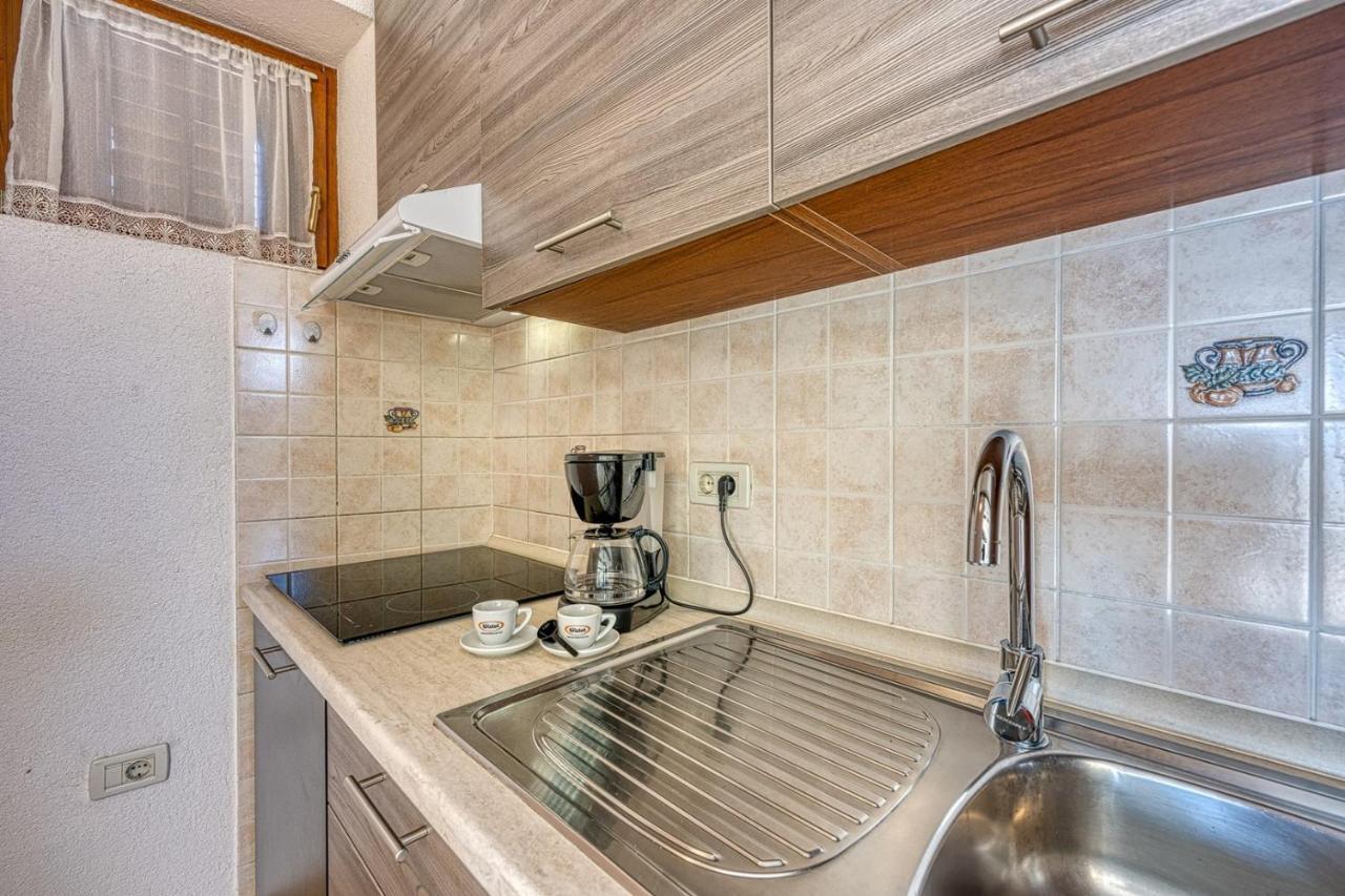 Old Town Apartments In Umag Luaran gambar