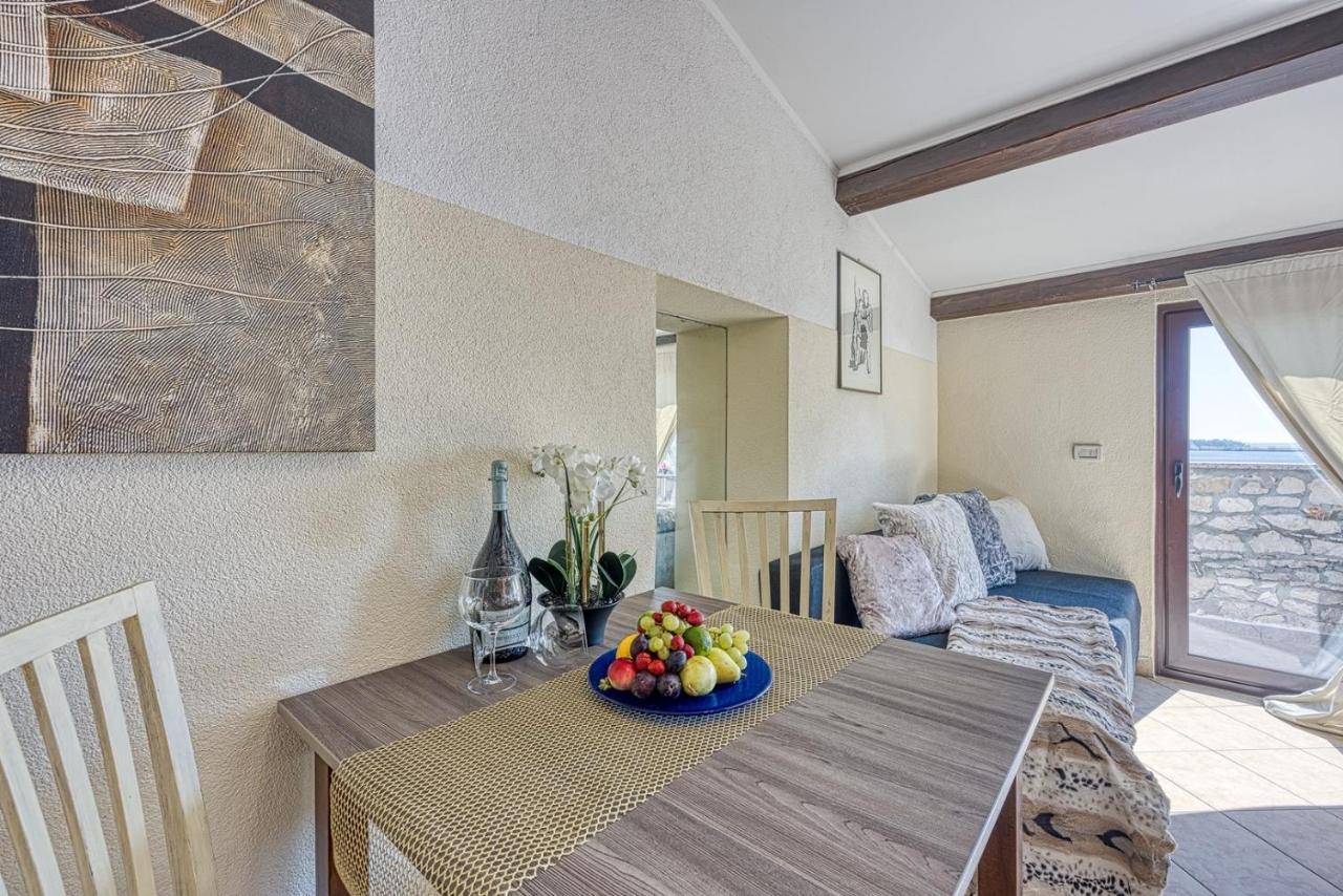 Old Town Apartments In Umag Luaran gambar
